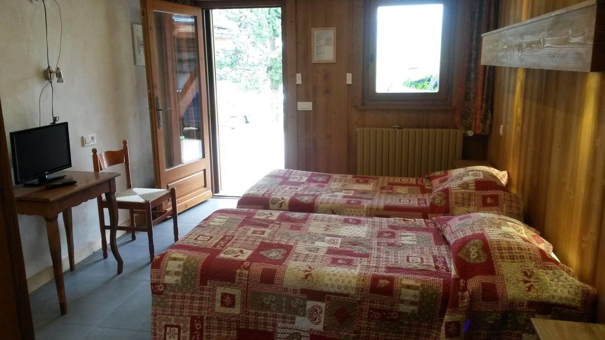 Hotel Les Bernards Praz-sur-Arly Buitenkant foto
