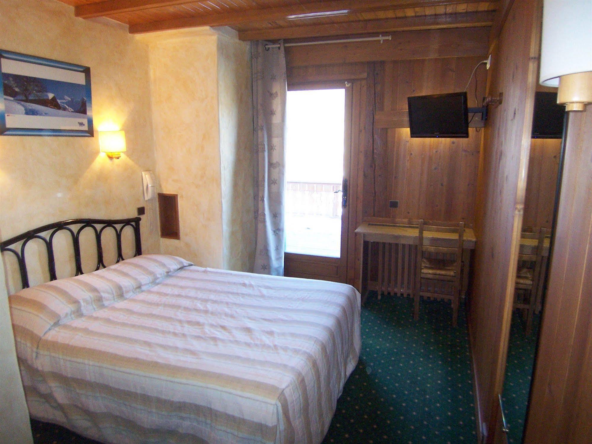 Hotel Les Bernards Praz-sur-Arly Buitenkant foto